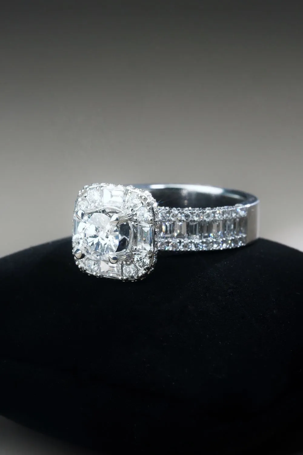 Nhẫn kim cương halo vuông ( Gắn GIA: 2516337366 ) 1