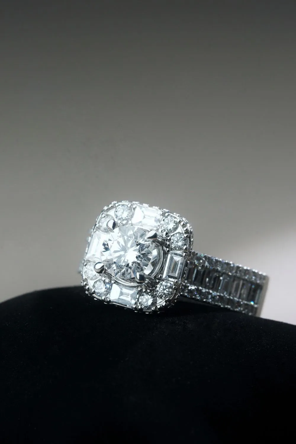 Nhẫn kim cương halo vuông ( Gắn GIA: 2516337366 ) 2