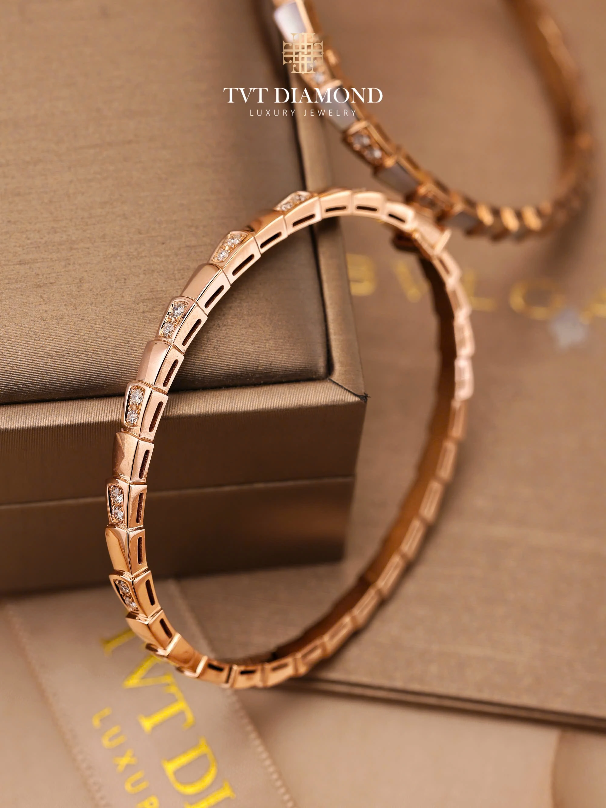 LẮC TAY BVLGARI 3