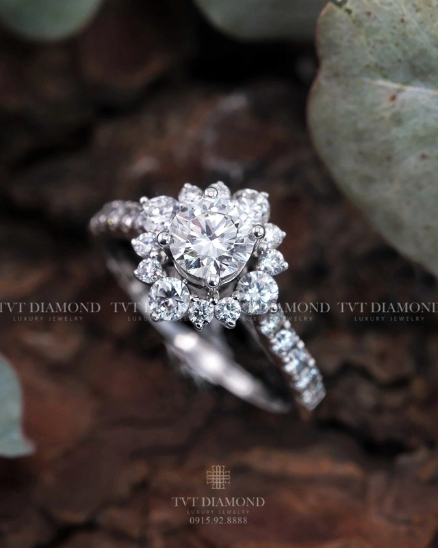 Nhẫn kim cương hoa vuông (GIA 6405086115)