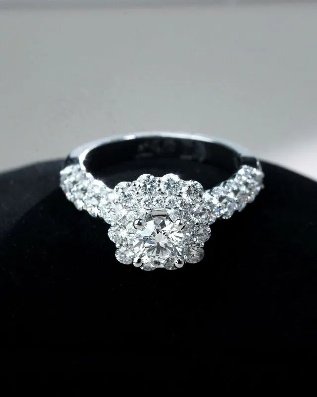 Nhẫn kim cương halo vuông( gắn viên chủ 1513610323- 5.13 ly D- vs1)