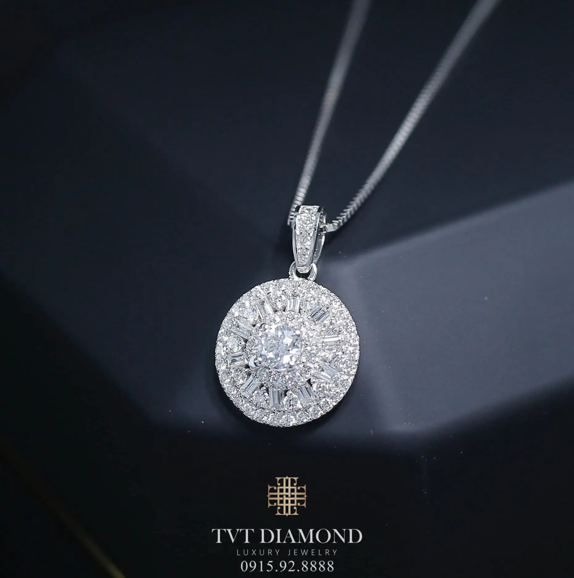 1 carat kim cương bao nhiêu tiền? Những yếu tố chính ảnh hưởng đến giá kim cương.